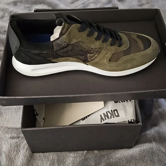 DKNY Mens Camo Sneakers.BRAND NEW IN ORIGINAL BOX.NEVER WORN OR TRIED ON!!